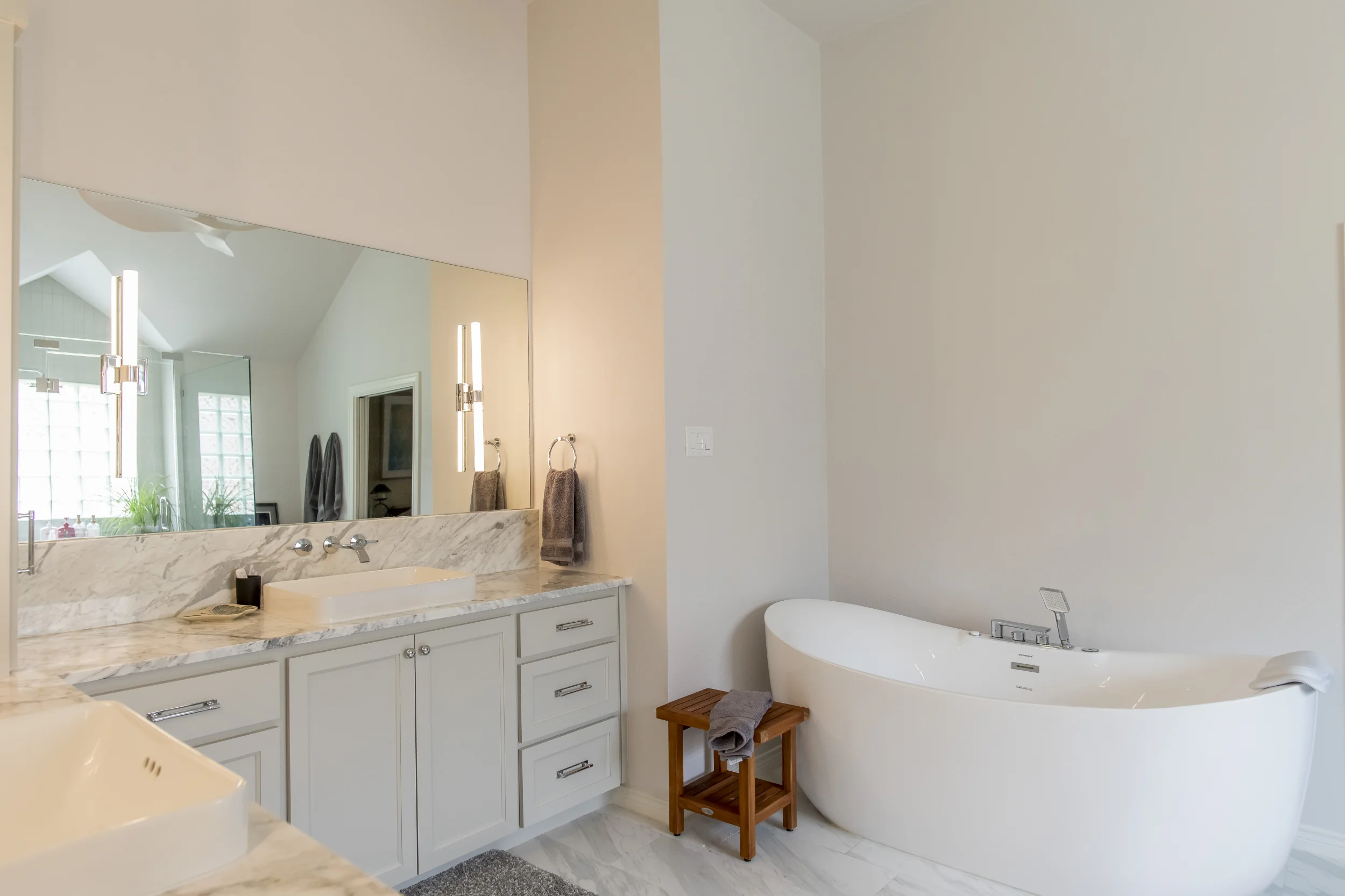 Freestanding tub